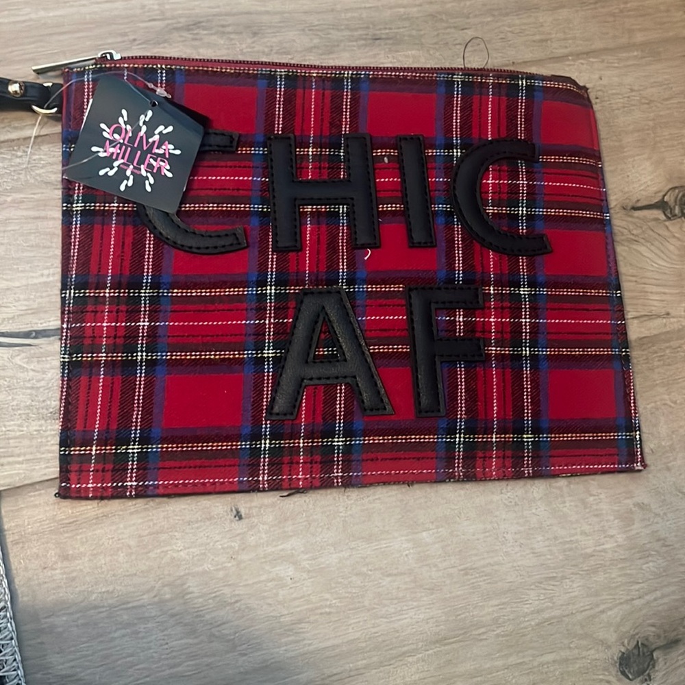 Plaid red bag chic